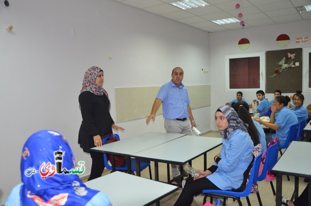 كفرقاسم- فيديو : رئيس البلدية عادل بدير والاستاذ وليد طه يفتتحون العام الدراسي باتقان وسط  فرحة عارمة للطلاب والاهالي 